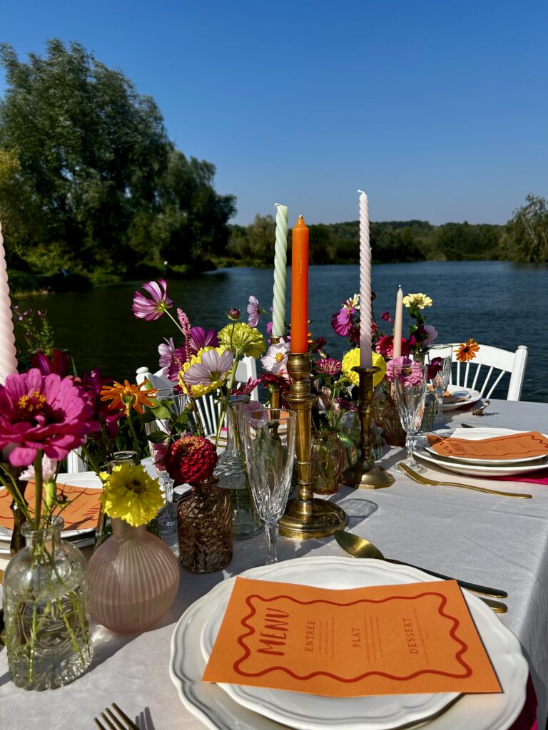 Table de mariage colorée